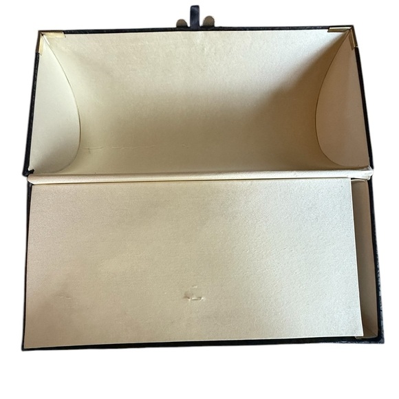 Vintage GHD Storage Box/Cigarette Box Holder/Wig Box
13”long x 7”high x 4.5”deep - Picture 9 of 10